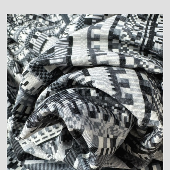 Nike Pro Hyperwarm 1/2 Zip Pullover Top Warm Brushed Fleece Interior Grey Black - Picture 9 of 13